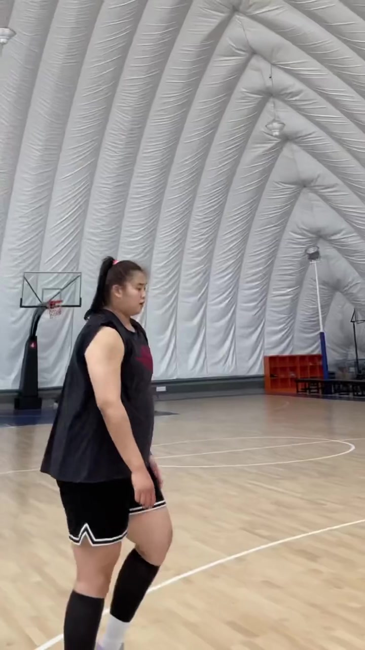 嚯，好魁梧！大寶貝劉禹彤背打你，你能頂住嗎？