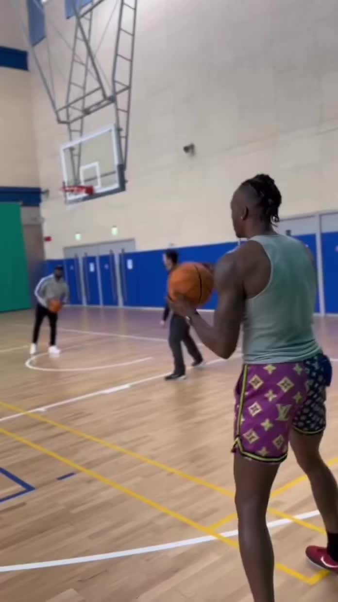 明天要復(fù)出！霍華德ins曬訓(xùn)練視頻：超人就要回歸賽場?。ɑ羧A德的ins賬號）