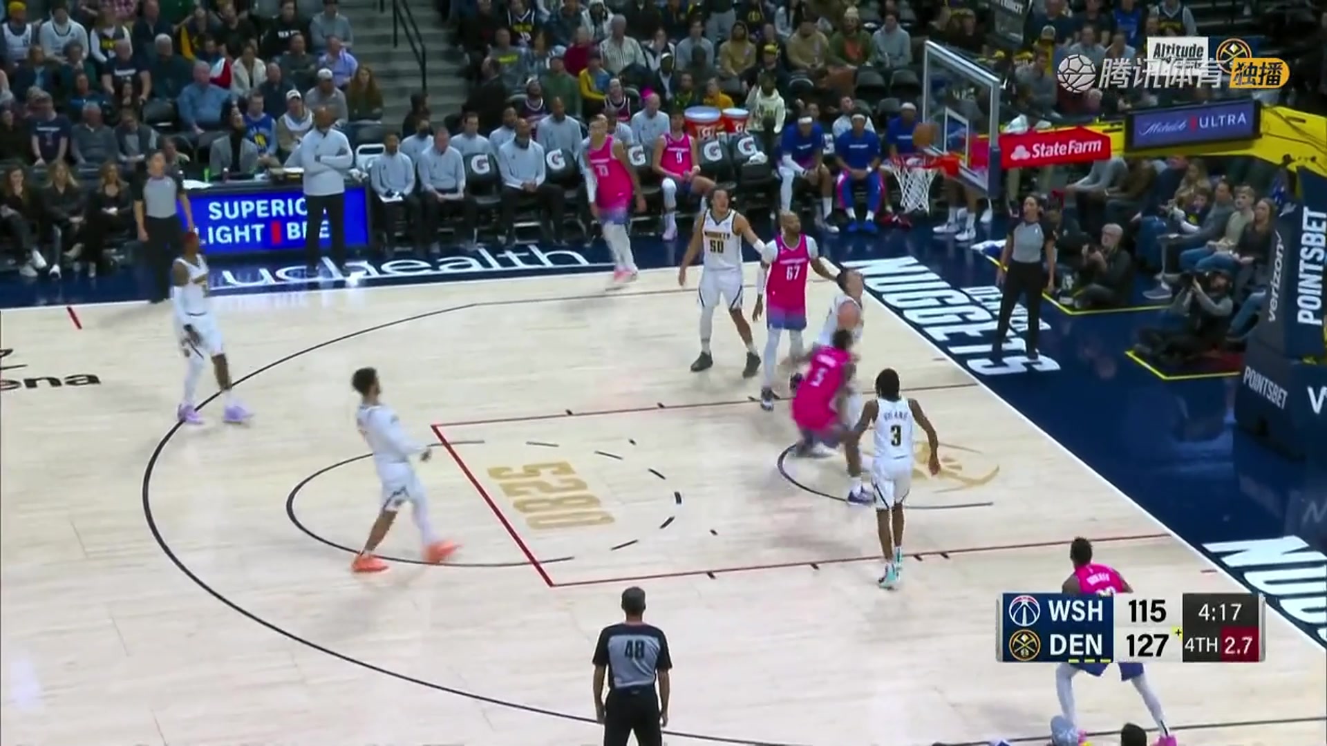 和我一隊沒這么厲害？巴頓在約基奇頭上搶到前場籃板霸氣補(bǔ)籃得手（約翰·巴頓）