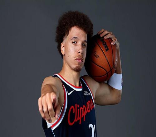 組織和串聯(lián)能力相當不錯，快船第三陣容中還隱藏著一個小保羅